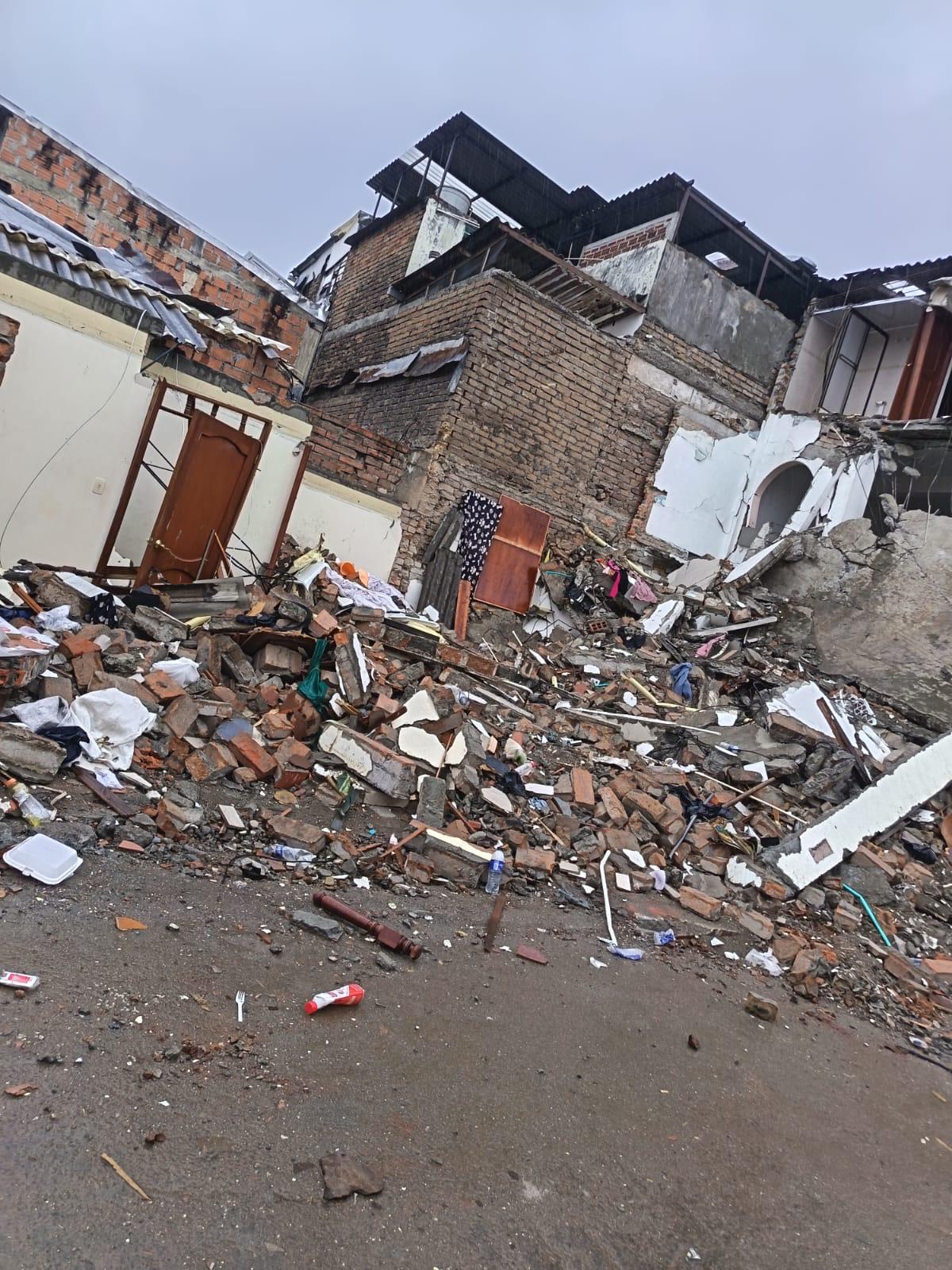 Vivienda con daños estructurales