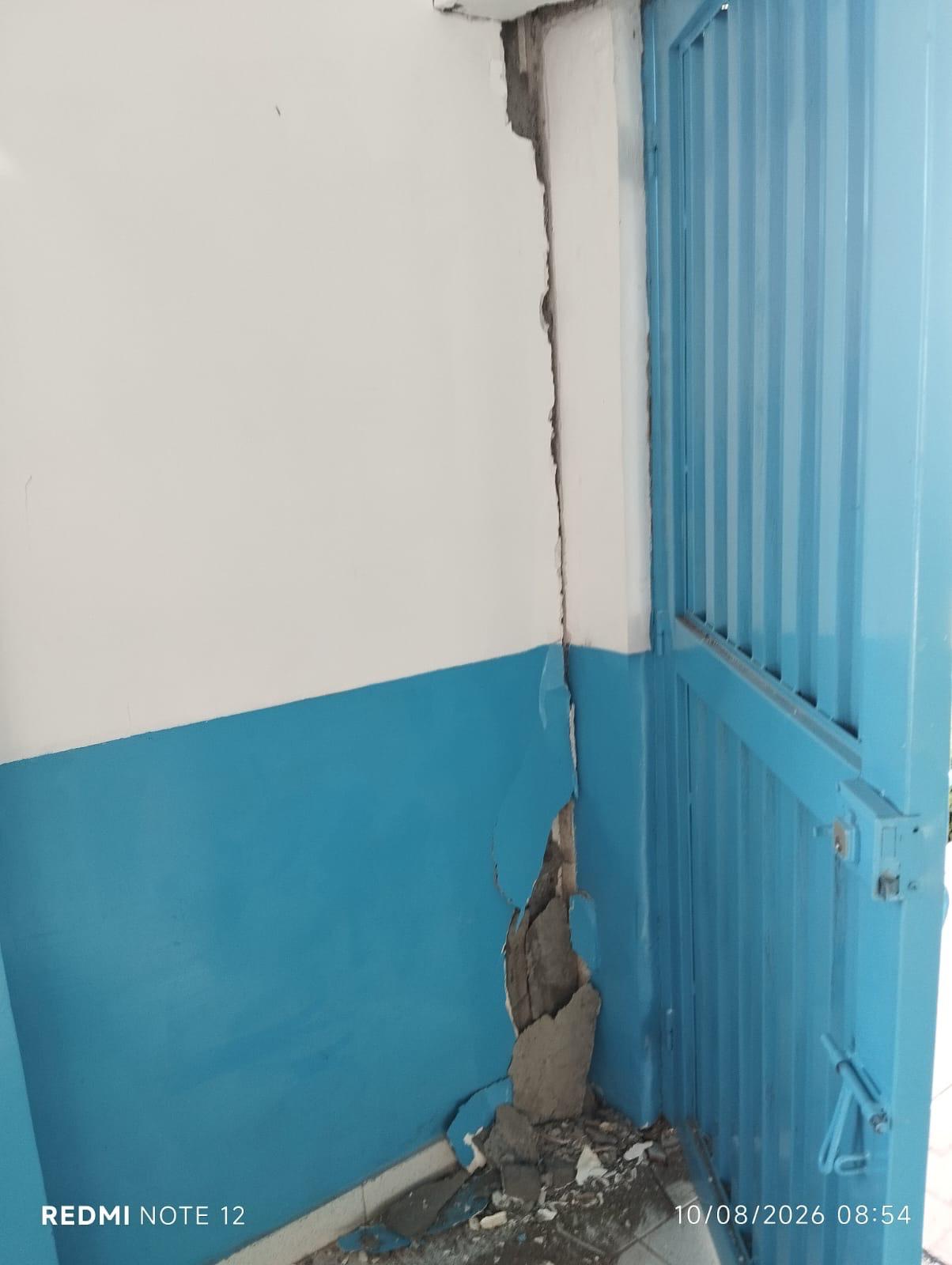 Daño interior junto a puerta